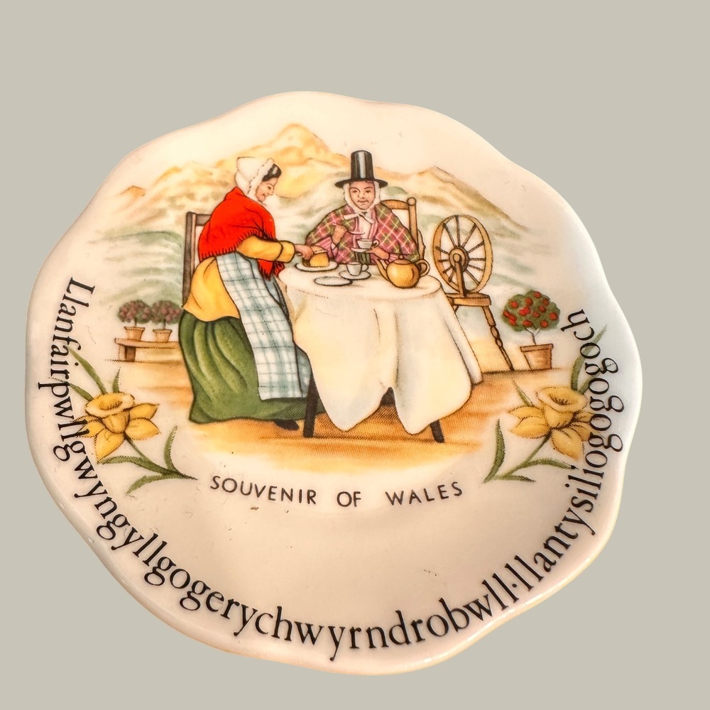 Souvenir‎ Wales Trinket Dish Vintage White Bone China Llanfairpwllgwyngyll 3.25"
